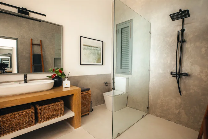Regenfalldusche im Bad des Ocean View Room