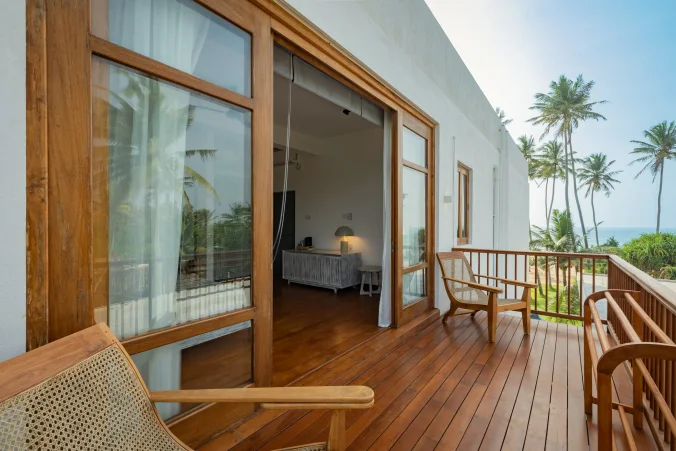 Terrasse von Cozy Teak mit seitlichem Meerblick